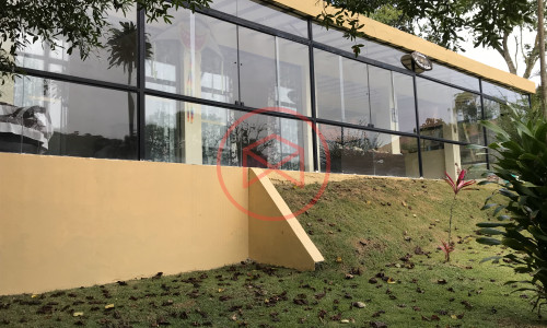 Chácara em Condomínio Fechado!!