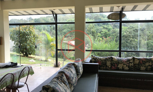 Chácara em Condomínio Fechado!!