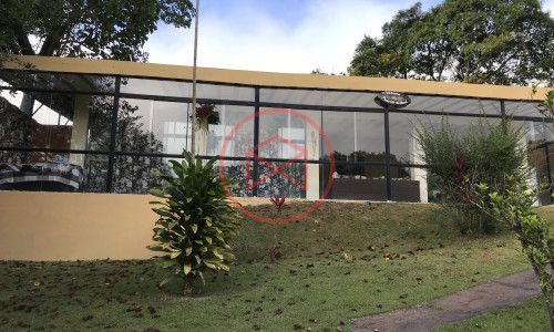 Chácara em Condomínio Fechado!!