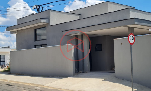 Casa em Condomínio em Salto!