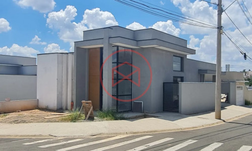Casa em Condomínio em Salto!