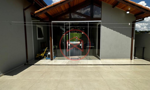 Chácara em Condomínio Fechado Próximo do Centro de Ibiúna!!