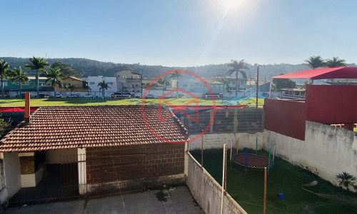 Casa Comercial no Centro de Ibiúna