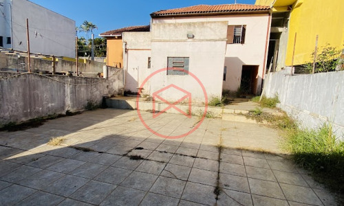 Casa Comercial no Centro de Ibiúna