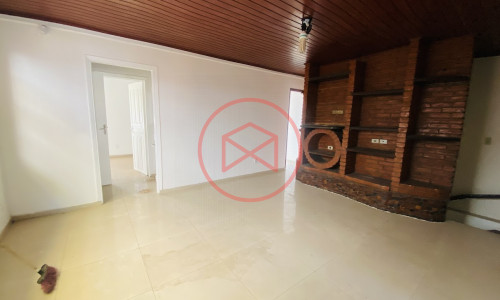 Casa Comercial no Centro de Ibiúna