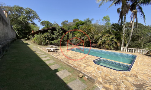 Chácara em Loteamento fechado em Ibiúna Antes do centro.