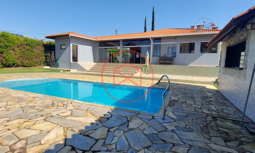 Chácara em Condomínio Fechado de Alto Padrão antes do Centro de Ibiúna