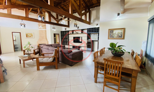 Chácara em Condomínio Fechado de Alto Padrão antes do Centro de Ibiúna