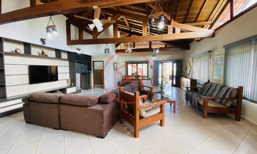 Chácara em Condomínio Fechado de Alto Padrão antes do Centro de Ibiúna