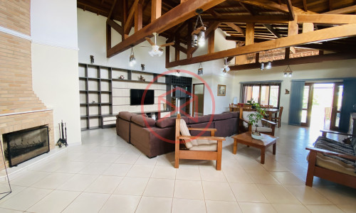 Chácara em Condomínio Fechado de Alto Padrão antes do Centro de Ibiúna