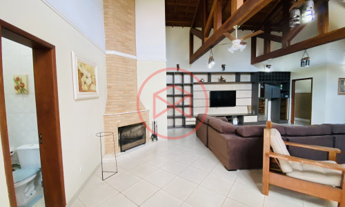 Chácara em Condomínio Fechado de Alto Padrão antes do Centro de Ibiúna