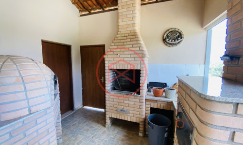 Chácara em Condomínio Fechado de Alto Padrão antes do Centro de Ibiúna