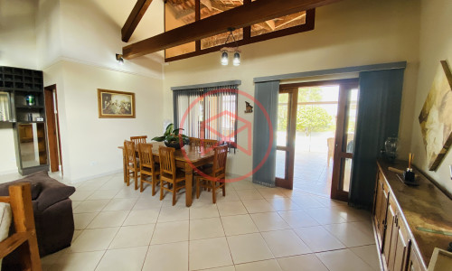 Chácara em Condomínio Fechado de Alto Padrão antes do Centro de Ibiúna