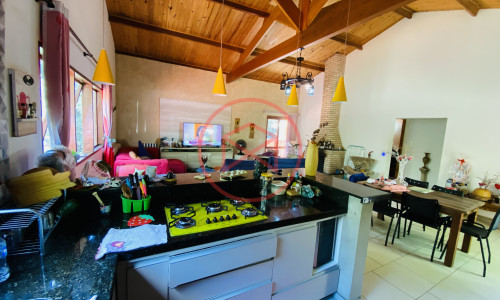 Chácara em Condomínio Fechado!!