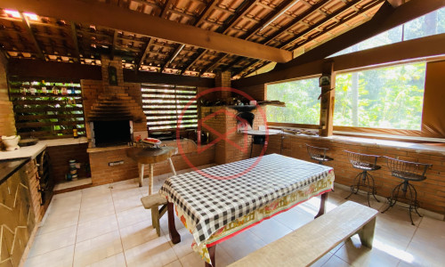 Chácara em Condomínio Fechado!!