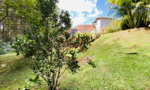 Chácara em Condomínio Fechado!!