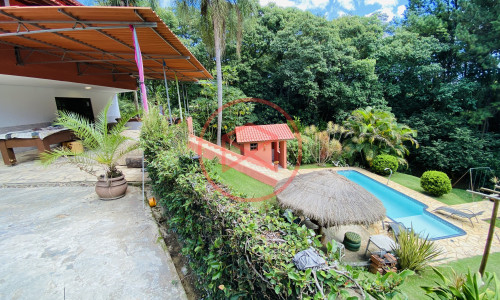 Chácara em Condomínio Fechado!!