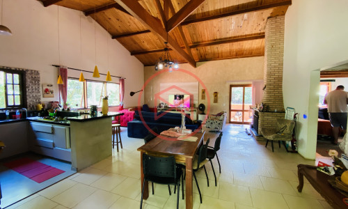 Chácara em Condomínio Fechado!!