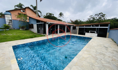 Chácara em Condomínio Antes do Centro de Ibiúna!!