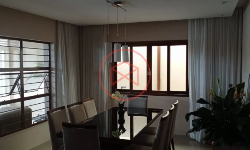 Casa no Centro de Ibiúna!! Interior de São Paulo