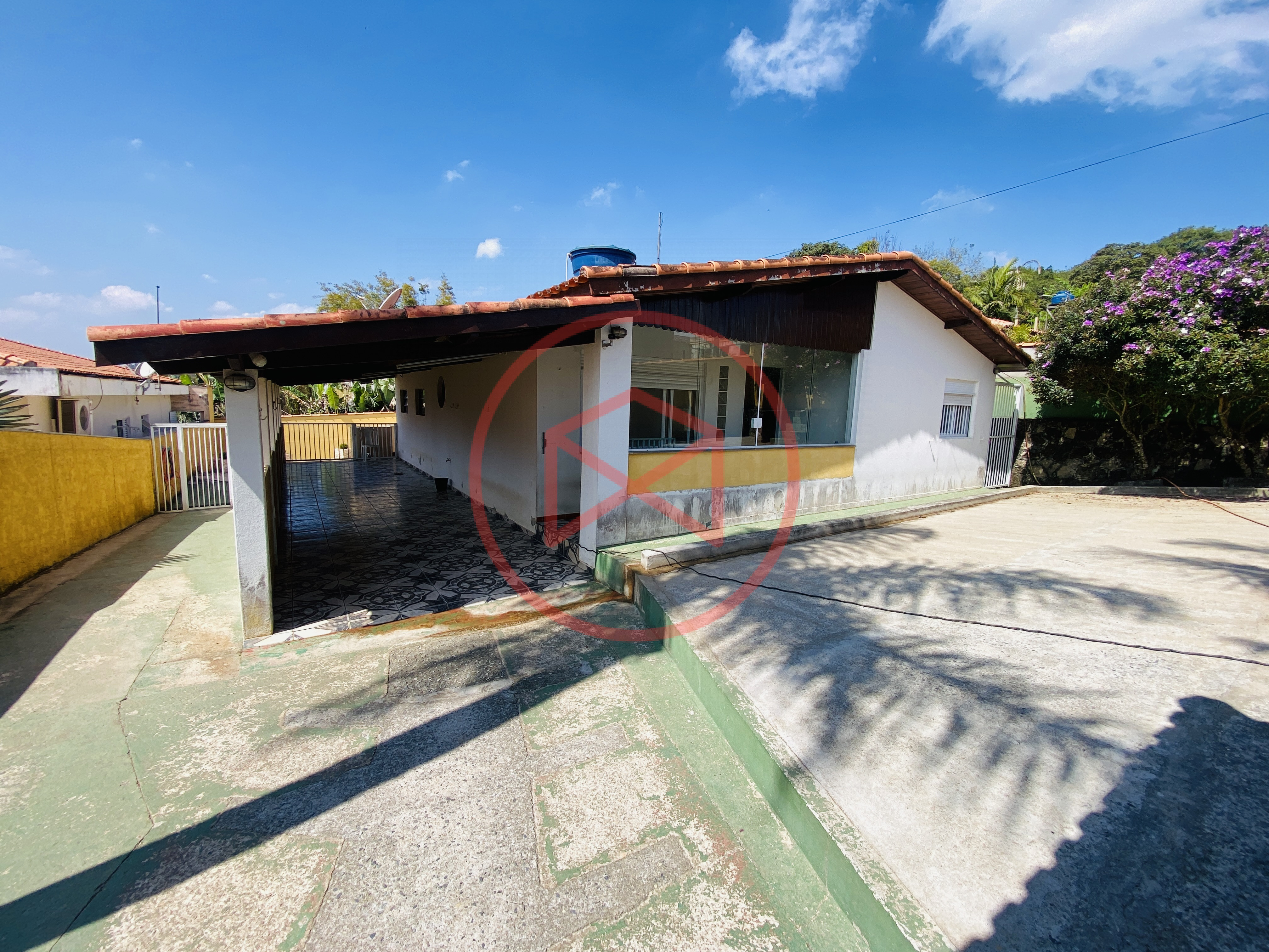 Chácara em Condomínio Fechado com acesso à Represa