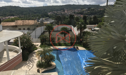 Mansão em Condomínio no Centro de Ibiúna!!