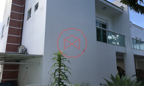 Mansão em Condomínio no Centro de Ibiúna!!