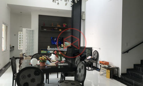 Mansão em Condomínio no Centro de Ibiúna!!