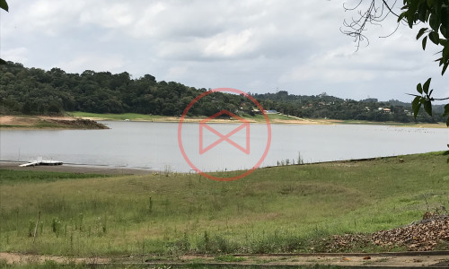 Chácara Pé N'agua em Condominio Fechado