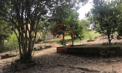 Chácara em Condomínio Fechado!!