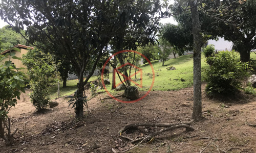 Chácara em Condomínio Fechado!!