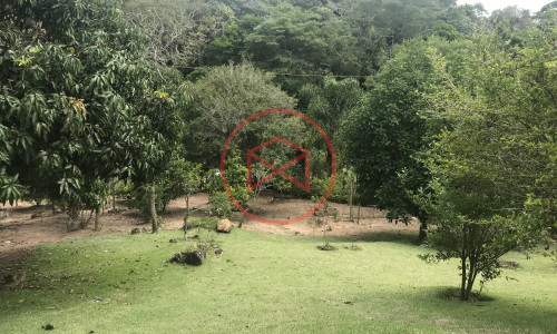 Chácara em Condomínio Fechado!!