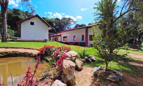 Chácara em Condomínio Fechado!!