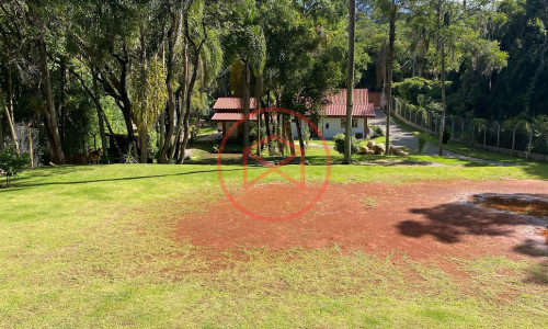 Chácara em Condomínio Fechado!!