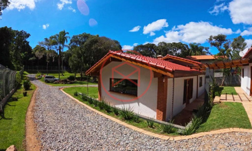 Chácara em Condomínio Fechado!!