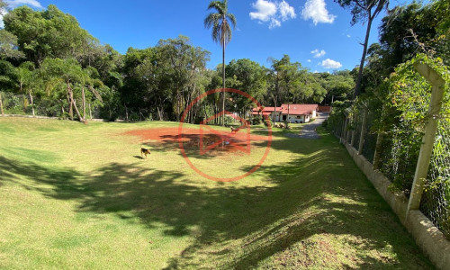 Chácara em Condomínio Fechado!!