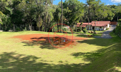 Chácara em Condomínio Fechado!!