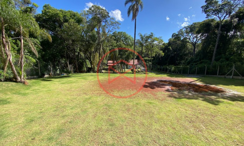 Chácara em Condomínio Fechado!!