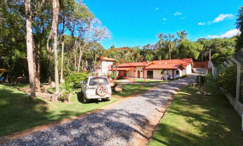 Chácara em Condomínio Fechado!!