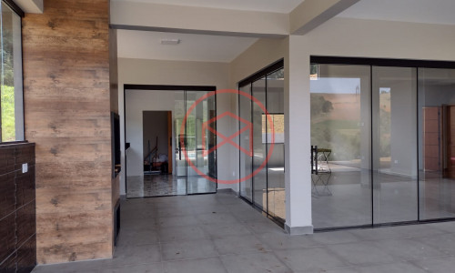 Chácara em Condomínio Fechado em Ibiúna!!