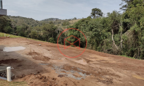 Chácara em Condomínio Fechado em Ibiúna!!