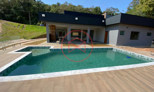 Chácara em Condomínio Fechado em Ibiúna!!