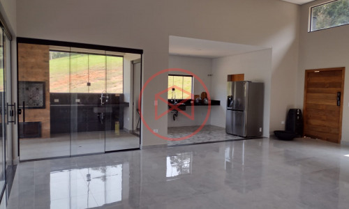 Chácara em Condomínio Fechado em Ibiúna!!