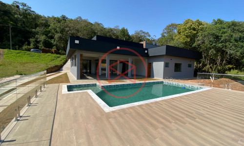 Chácara em Condomínio Fechado em Ibiúna!!