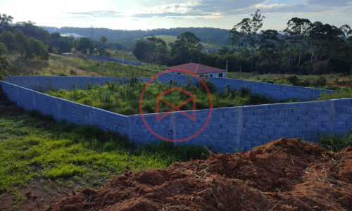 Terreno próximo do centro de Ibiúna