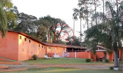 Haras Completo em Ibiúna na beira do asfalto!