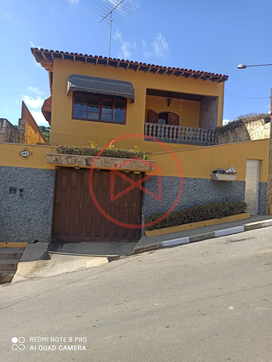 Casa no Centro de Ibiúna!