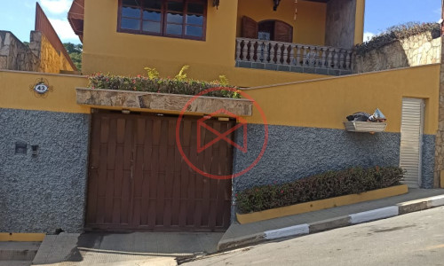 Casa no Centro de Ibiúna!