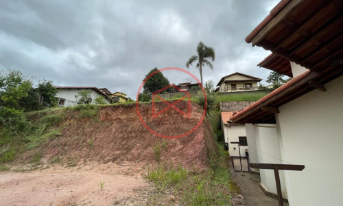 Lote em Condomínio Fechado Antes do Centro!!