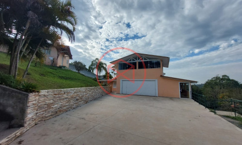 Chácara com 5.000 mts antes do Centro de Ibiúna